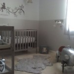 ambiance chambre bébé gris et rouge