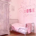 ambiance chambre fille gris et rouge