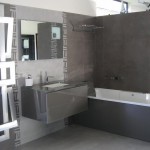 ambiance salle de bain gris et blanc