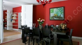 idée déco salle à manger gris et rouge